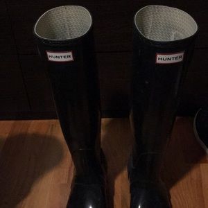 Black hunter boots